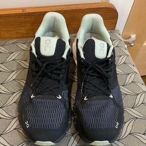 Women’s CloudFlyer OnCloud shoes